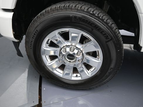 Used 2022 Ford F250 Platinum w/ FX4 Off-Road Package image 10