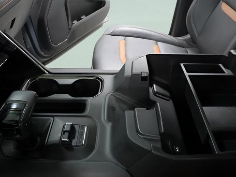 Used 2024 GMC Sierra 1500 AT4 w/ Technology Package image 17