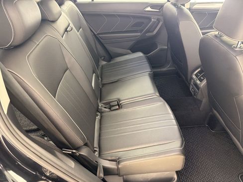 Used 2022 Volkswagen Tiguan SE w/ Panoramic Sunroof Package image 24