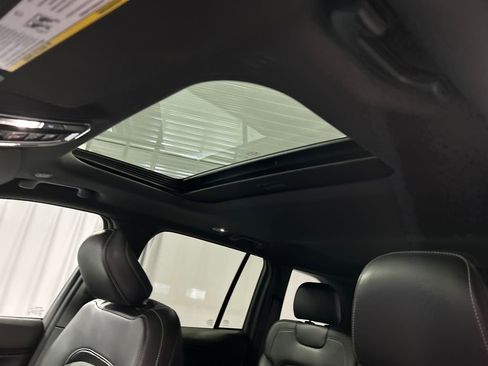 Used 2024 Jeep Grand Cherokee Altitude image 23