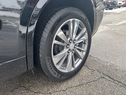 Used 2025 Cadillac XT6 Premium Luxury image 13