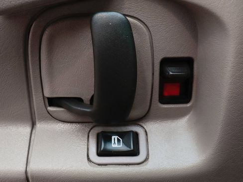 Used 2015 Chevrolet Express 4500 image 23