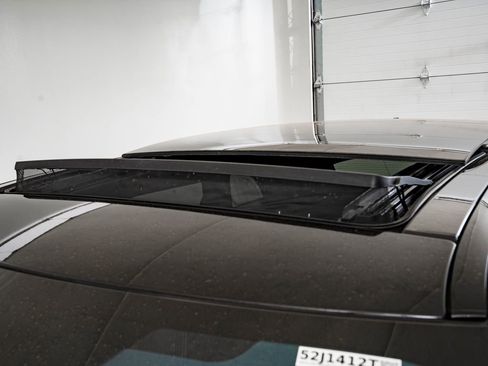 Used 2019 Land Rover Range Rover Velar R-Dynamic SE AWD/4WD image 14