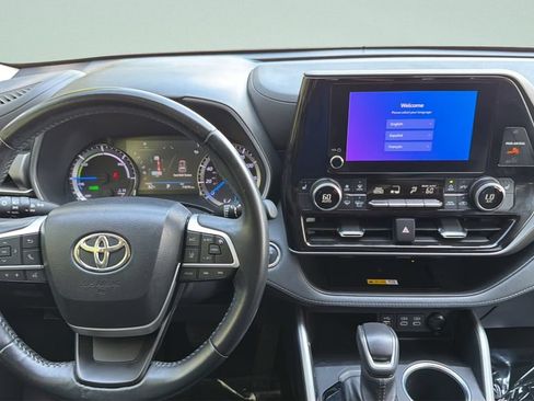 Used 2023 Toyota Highlander XLE FWD image 21