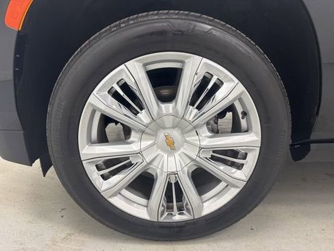 Used 2024 Chevrolet Suburban High Country AWD/4WD image 44