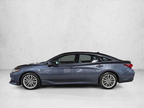 Used 2019 Toyota Avalon Limited image 9