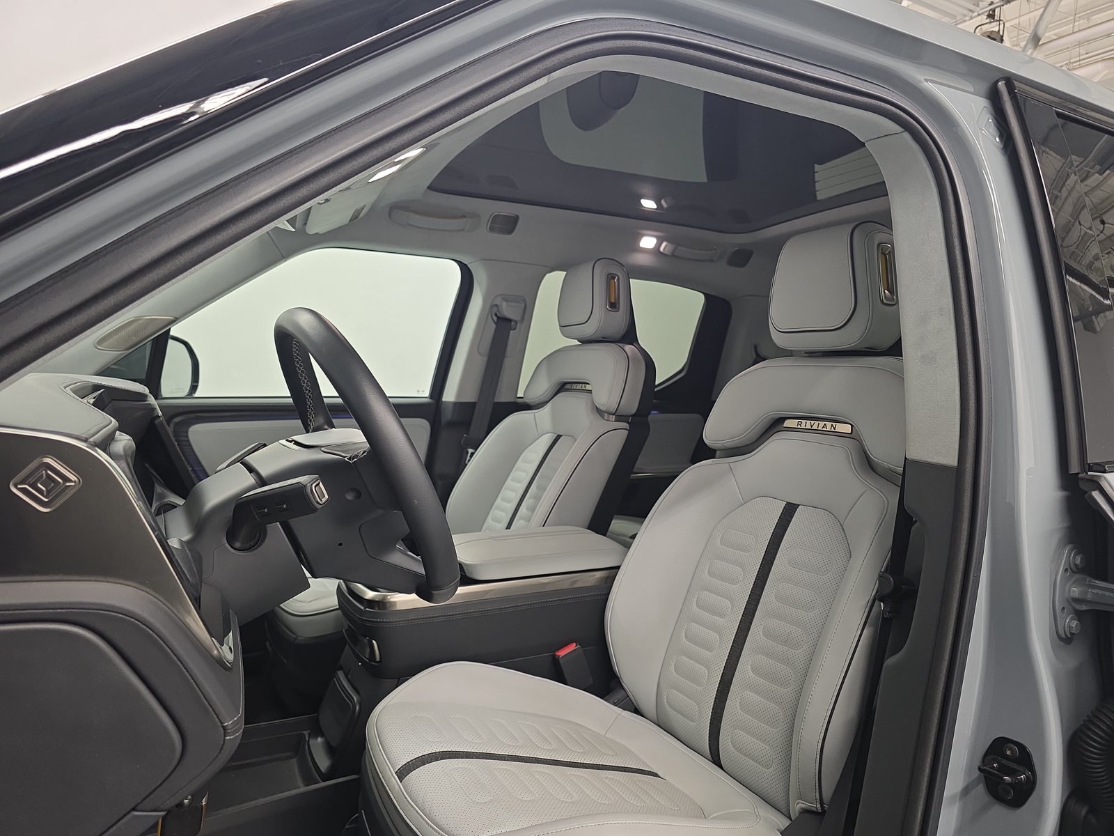 Used 2023 Rivian R1T Adventure Quad AWD/4WD image 20