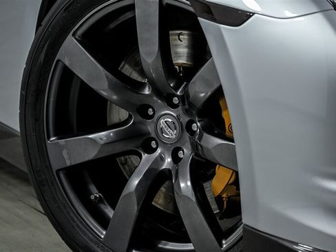 Used 2009 Nissan GT-R Premium AWD/4WD image 3