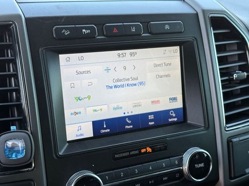 Used 2020 Ford Expedition XLT w/ Equipment Group 202A AWD/4WD image 22