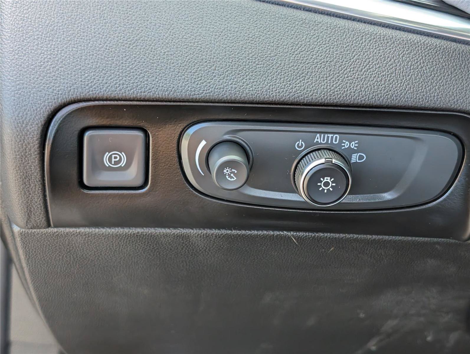 Used 2021 Buick Enclave Essence w/ Sound and Sites Package AWD/4WD image 24
