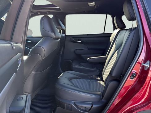 Used 2023 Toyota Highlander XSE image 23