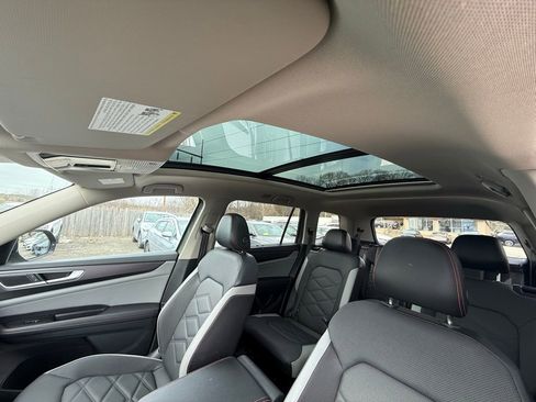 Used 2024 Volkswagen Atlas Peak Edition SE image 15