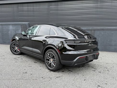 Certified 2025 Porsche Macan 4S Electric AWD/4WD image 8