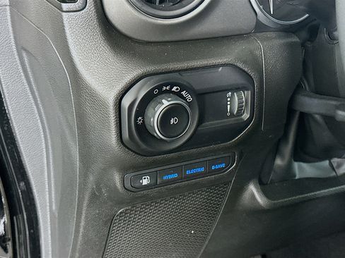 Used 2023 Jeep Wrangler Unlimited image 16