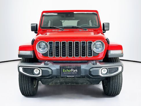 Used 2025 Jeep Wrangler Sahara image 2