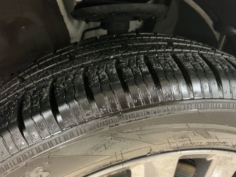 Used 2022 Nissan Pathfinder SL w/ SL Premium Package image 11