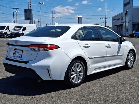 Used 2024 Toyota Corolla LE w/ LE Convenience Package FWD image 7