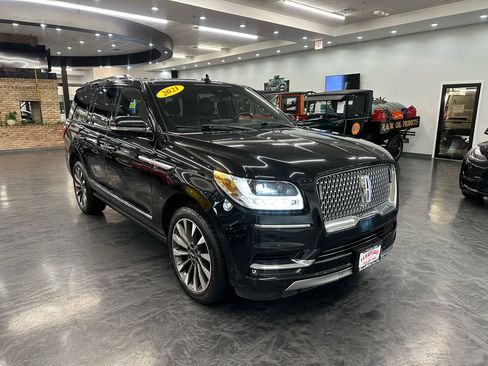 Used 2021 Lincoln Navigator Reserve w/ Luxury Package image 3
