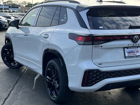 New 2026 Volkswagen Tiguan SE R-Line AWD/4WD image 16