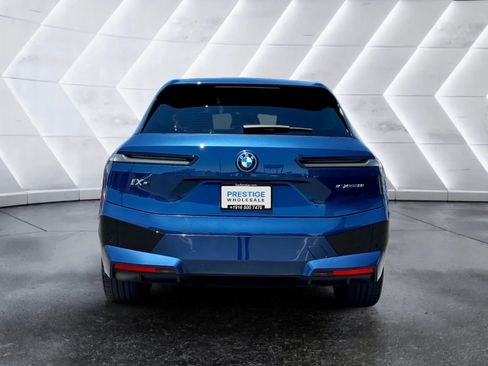 Used 2022 BMW iX xDrive50 w/ Sport Package AWD/4WD image 7