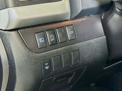 Used 2019 Toyota Highlander SE image 10