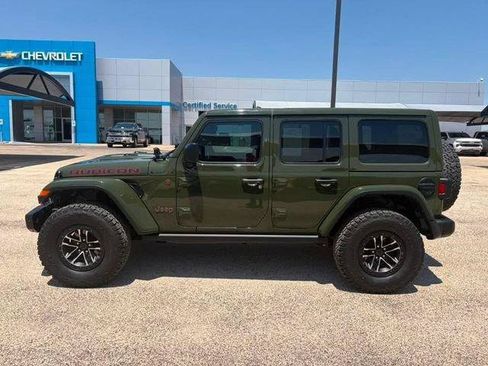 Used 2023 Jeep Wrangler Unlimited Rubicon w/ Cold Weather Group AWD/4WD image 6