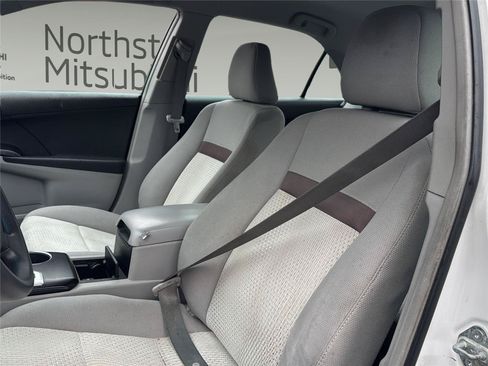Used 2012 Toyota Camry LE FWD image 19