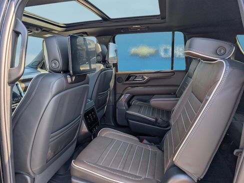 Used 2026 GMC Yukon XL Denali Ultimate w/ LPO, Floor Liner Package AWD/4WD image 15