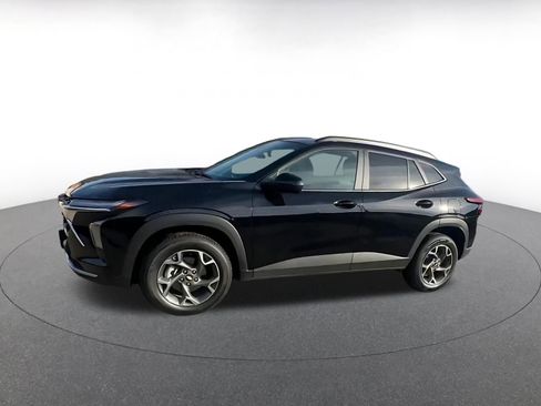 Used 2025 Chevrolet Trax LT image 8