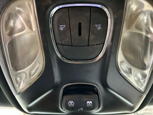Used 2023 Jeep Compass Latitude w/ Sun and Sound Group AWD/4WD image 6