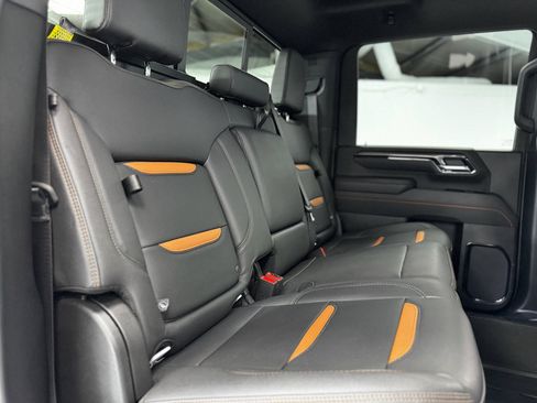 Used 2025 GMC Sierra 2500 AT4 image 35