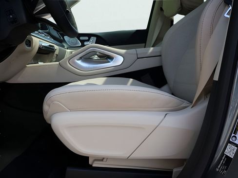 New 2026 Mercedes-Benz GLS 450 4MATIC image 37