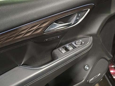 Used 2021 Buick Envision Avenir w/ Technology Package II image 18