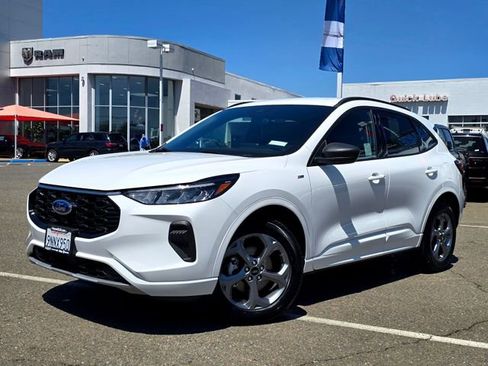 Used 2023 Ford Escape ST-Line AWD/4WD image 3