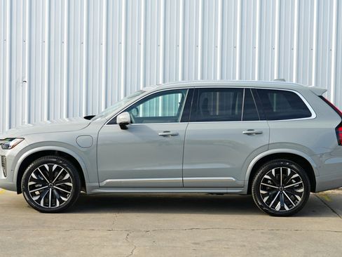 Used 2025 Volvo XC90 T8 Plus w/ Protection Package Premier AWD/4WD image 52