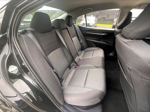 Used 2025 Toyota Camry LE w/ Convenience Package image 31