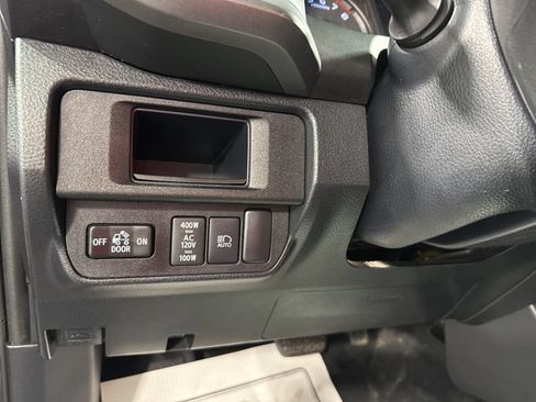 Used 2019 Toyota Tacoma TRD Sport AWD/4WD image 35