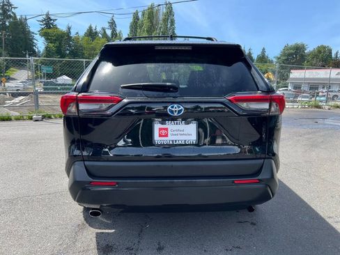 Used 2021 Toyota RAV4 XLE AWD/4WD image 5