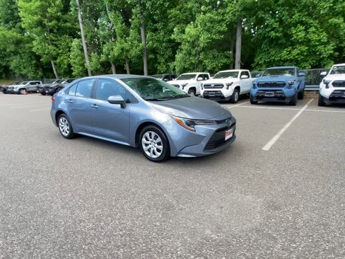 Used 2024 Toyota Corolla LE FWD image 3