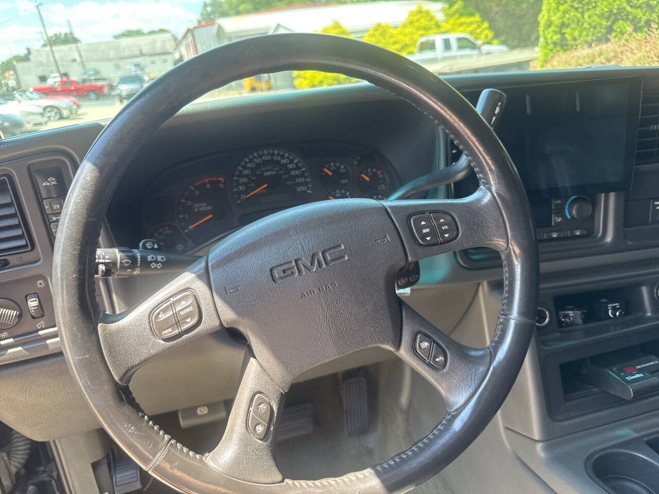 Used 2003 GMC Sierra 2500 SLT w/ SLT Preferred Equipment Group AWD/4WD image 19