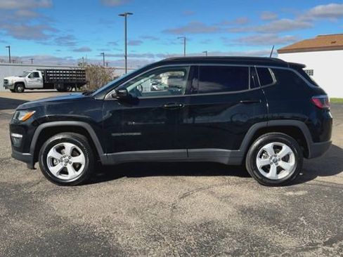 Used 2018 Jeep Compass Latitude w/ Cold Weather Group AWD/4WD image 5