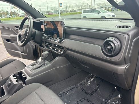 Used 2024 Chevrolet Colorado W/T RWD image 33
