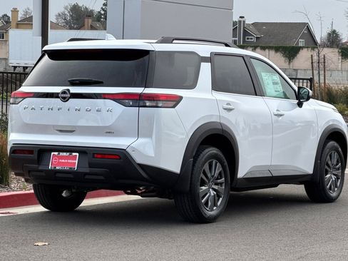 New 2025 Nissan Pathfinder SV image 4