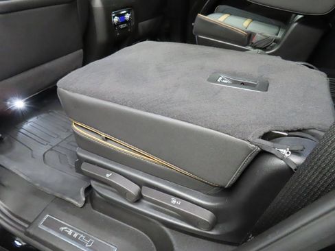 Used 2024 GMC Yukon AT4 image 65