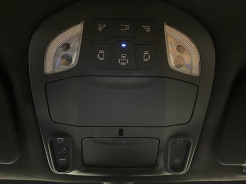 Used 2023 Chrysler Pacifica Pinnacle FWD image 34