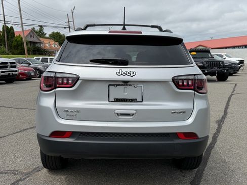 Used 2024 Jeep Compass Latitude AWD/4WD image 4