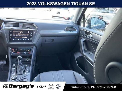 Certified 2023 Volkswagen Tiguan SE w/ Panoramic Sunroof Package AWD/4WD image 18