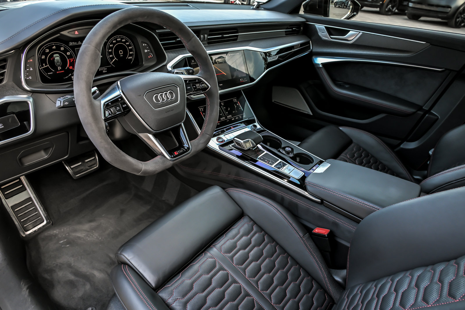 Used 2022 Audi RS 6 AWD/4WD image 28