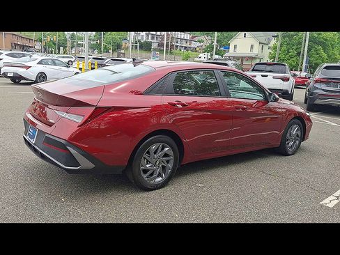 Used 2024 Hyundai Elantra Blue FWD image 8