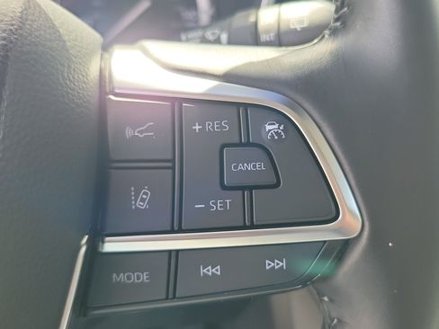 Used 2021 Toyota Highlander XLE FWD image 23